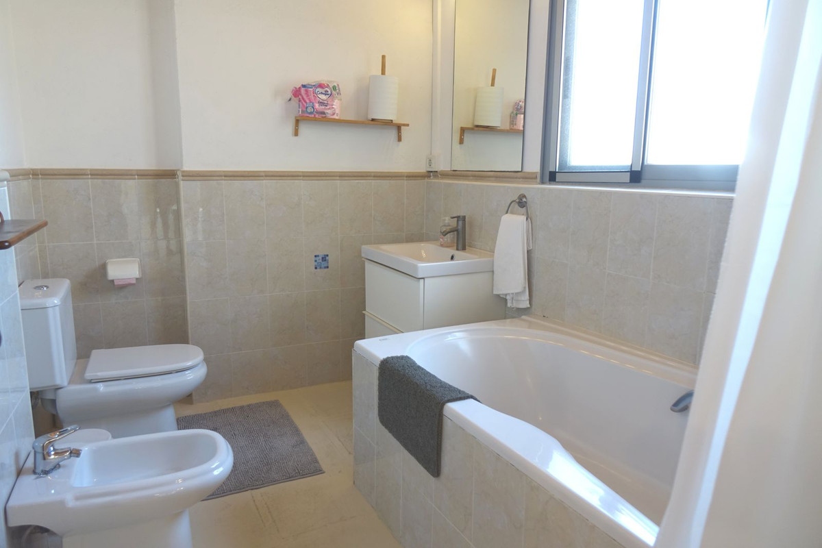 3 Bed Apartment for sale in Fuengirola Costa Del Sol, Málaga, Spain