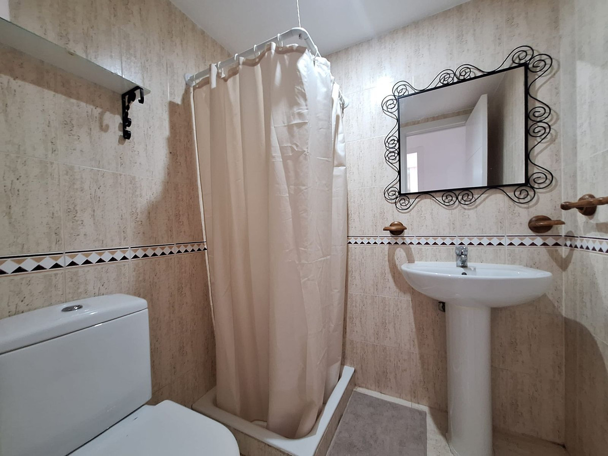 Se vende Apartamento Planta Media de 2 dormitorios en Costa Del Sol, Málaga, España