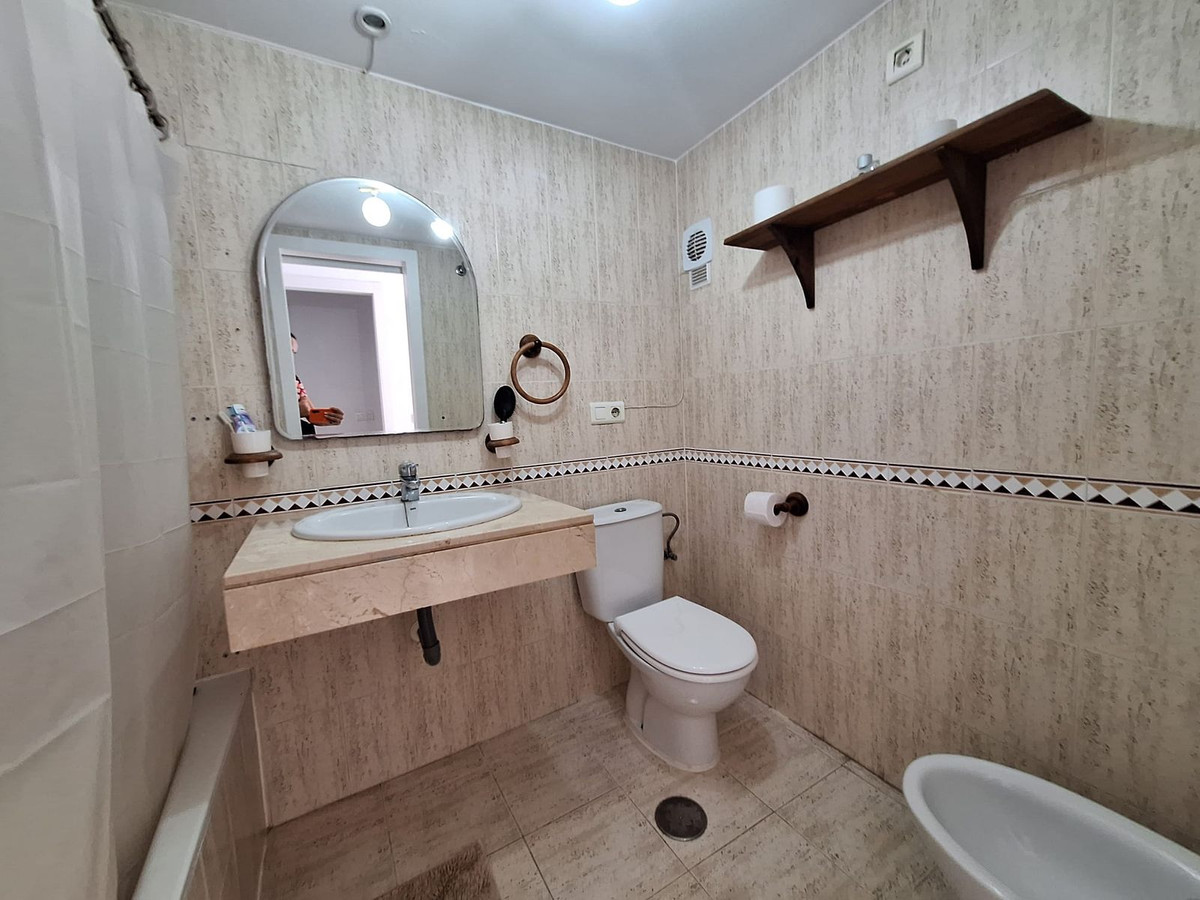 Se vende Apartamento Planta Media de 2 dormitorios en Costa Del Sol, Málaga, España