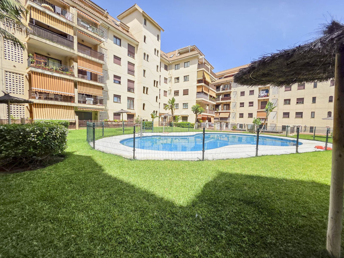 Se vende Apartamento Planta Media de 2 dormitorios en Costa Del Sol, Málaga, España