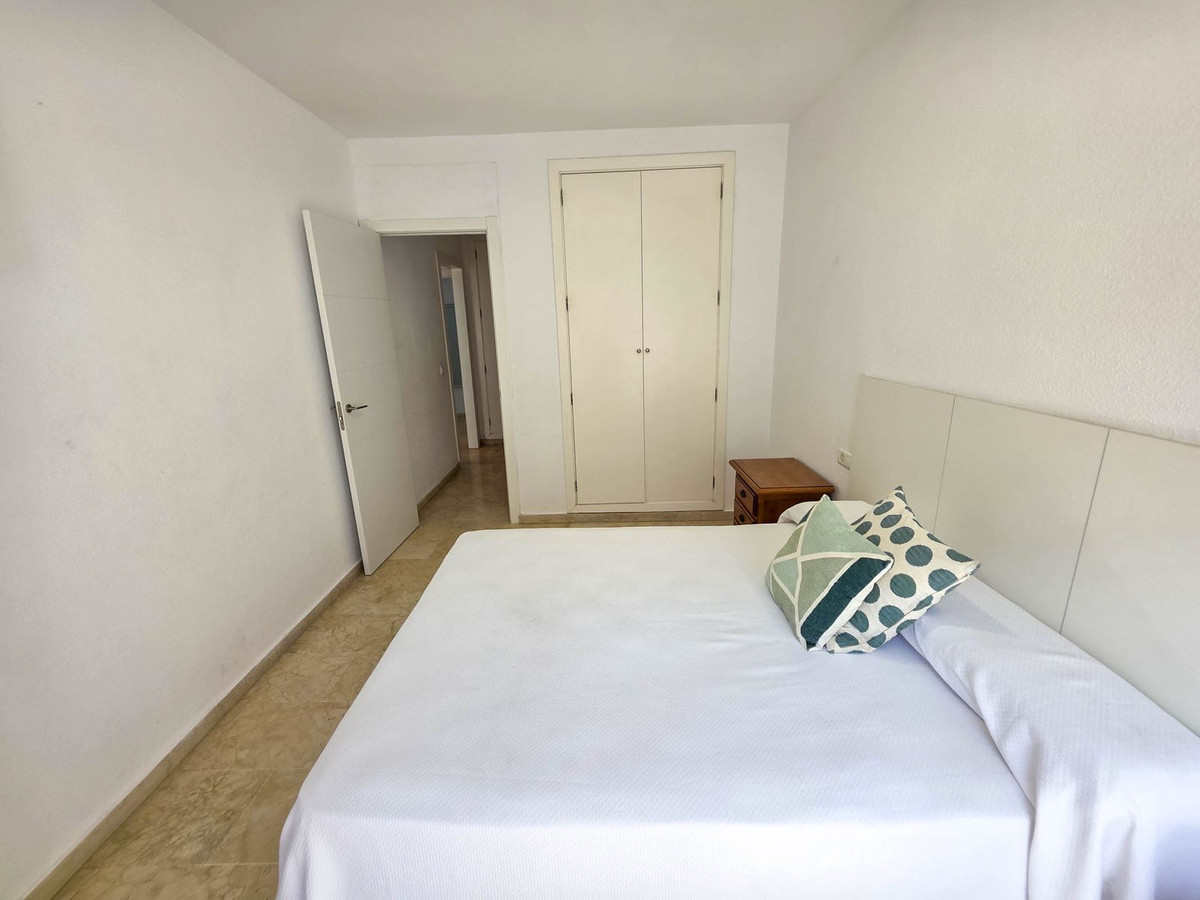 Se vende Apartamento Planta Media de 2 dormitorios en Costa Del Sol, Málaga, España