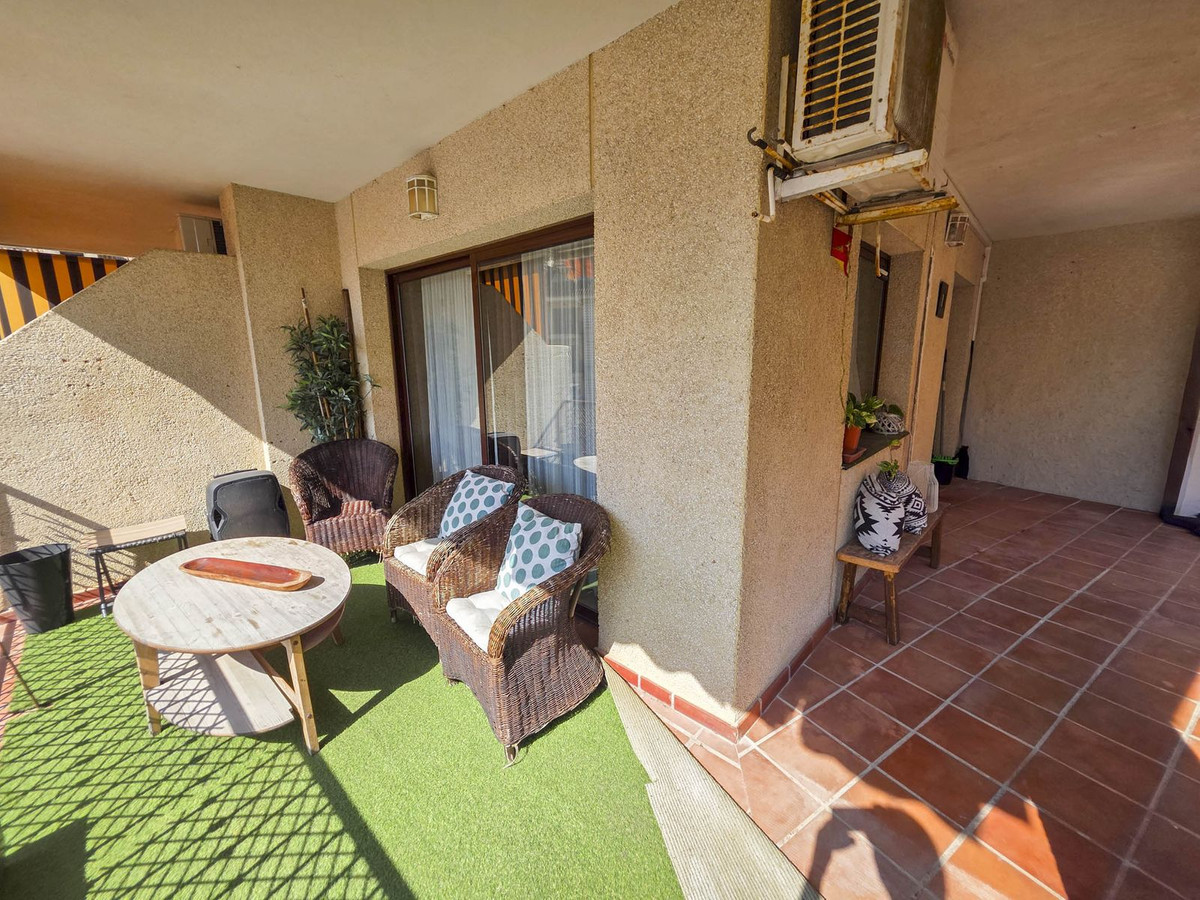 Se vende Apartamento Planta Media de 2 dormitorios en Costa Del Sol, Málaga, España