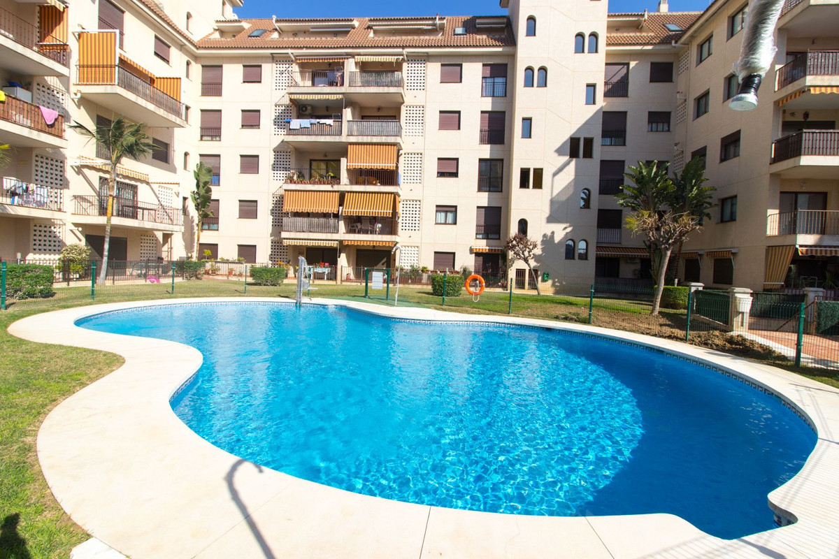 Se vende Apartamento Planta Media de 2 dormitorios en Costa Del Sol, Málaga, España