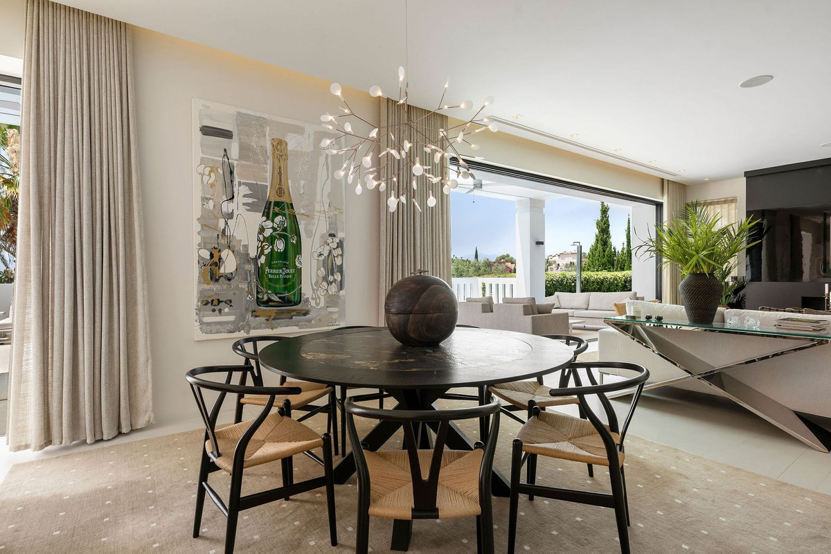 5 Bed Townhouse for sale in Nagüeles Costa Del Sol, Málaga, Spain