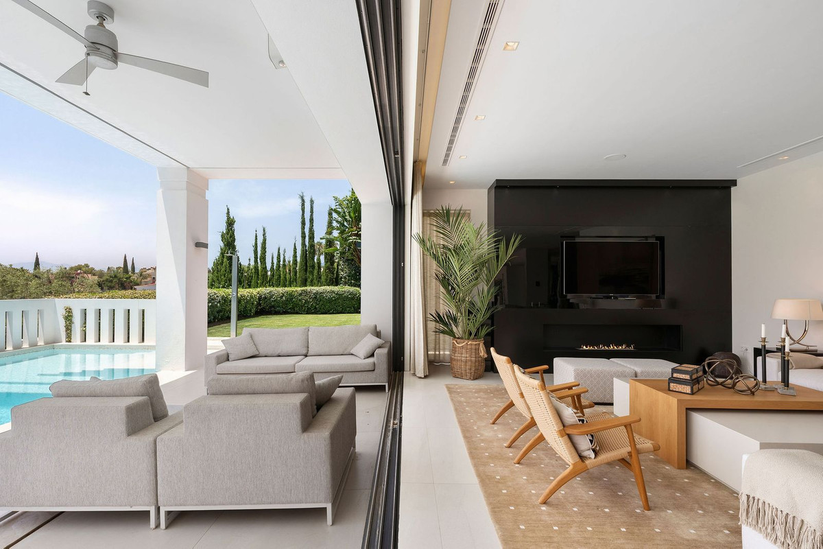 5 Bed Townhouse for sale in Nagüeles Costa Del Sol, Málaga, Spain