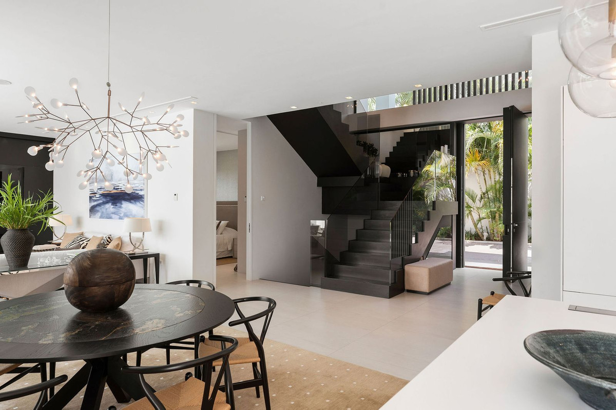 5 Bed Townhouse for sale in Nagüeles Costa Del Sol, Málaga, Spain