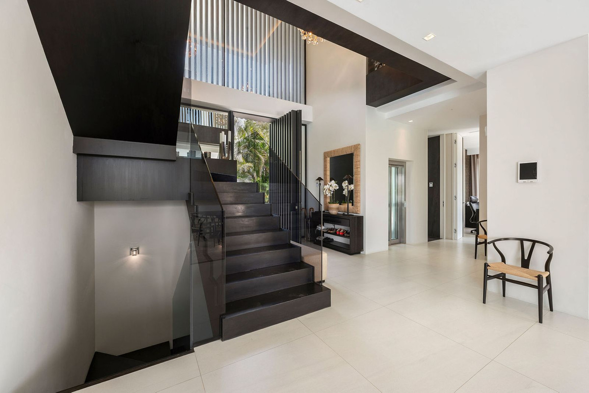 5 Bed Townhouse for sale in Nagüeles Costa Del Sol, Málaga, Spain