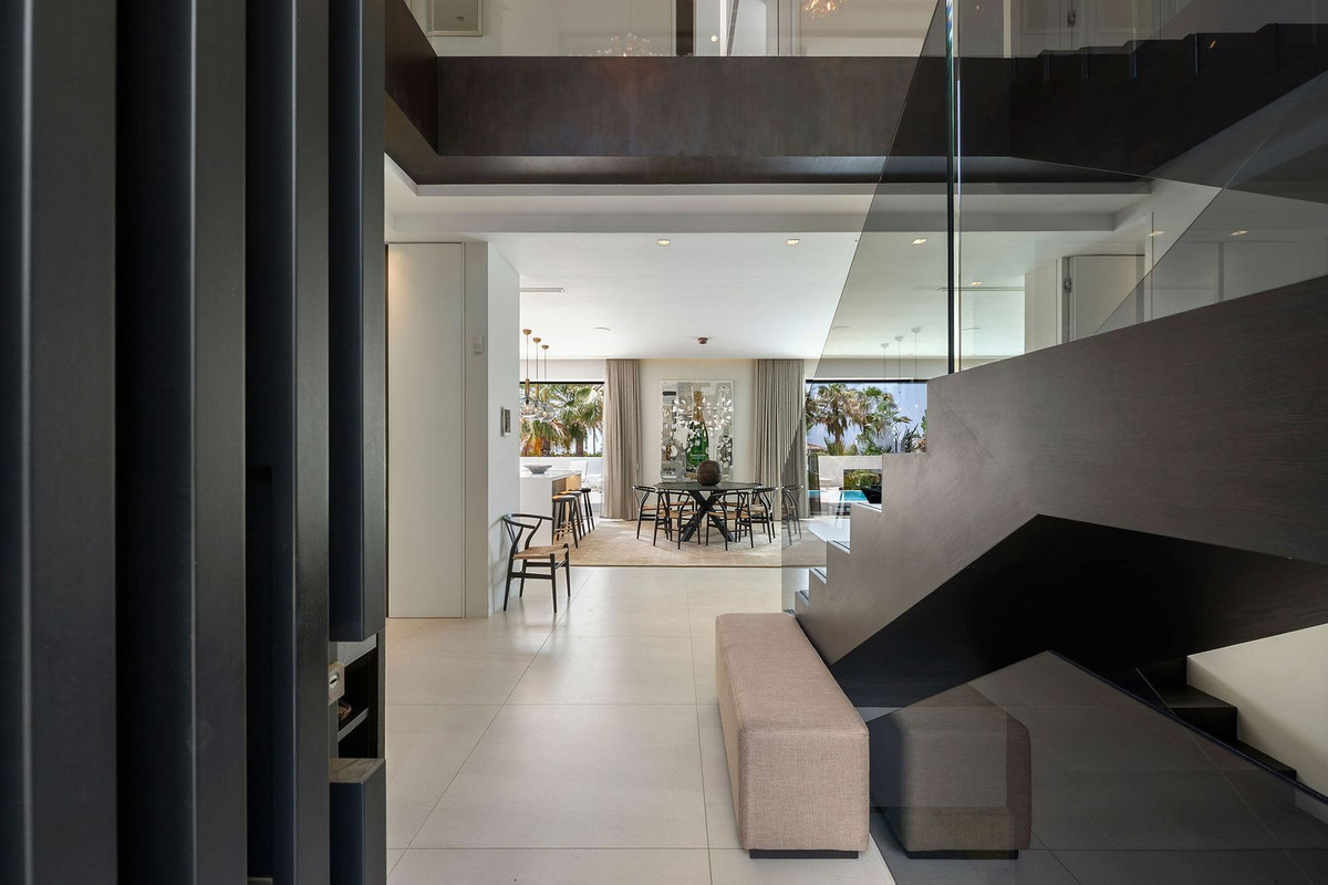 5 Bed Townhouse for sale in Nagüeles Costa Del Sol, Málaga, Spain