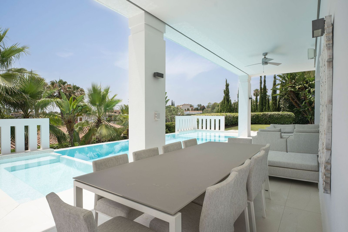 5 Bed Townhouse for sale in Nagüeles Costa Del Sol, Málaga, Spain