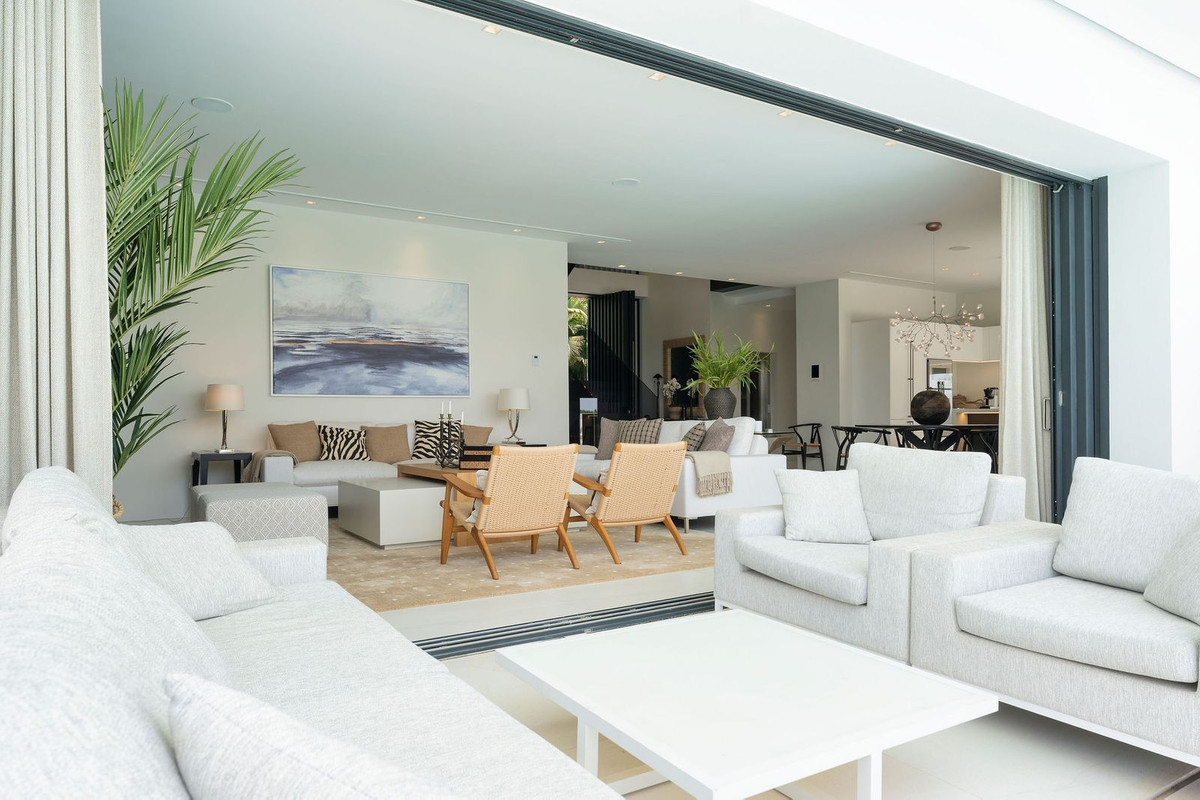 5 Bed Townhouse for sale in Nagüeles Costa Del Sol, Málaga, Spain