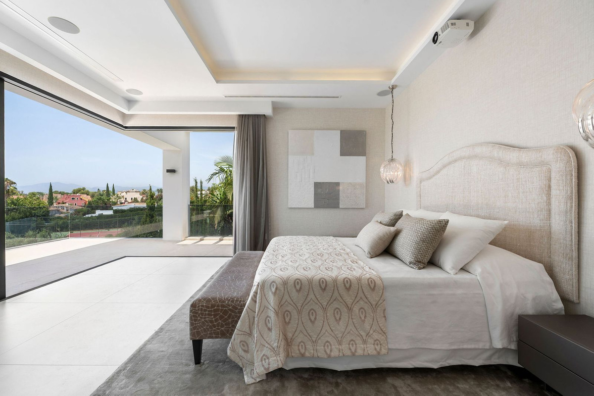 5 Bed Townhouse for sale in Nagüeles Costa Del Sol, Málaga, Spain