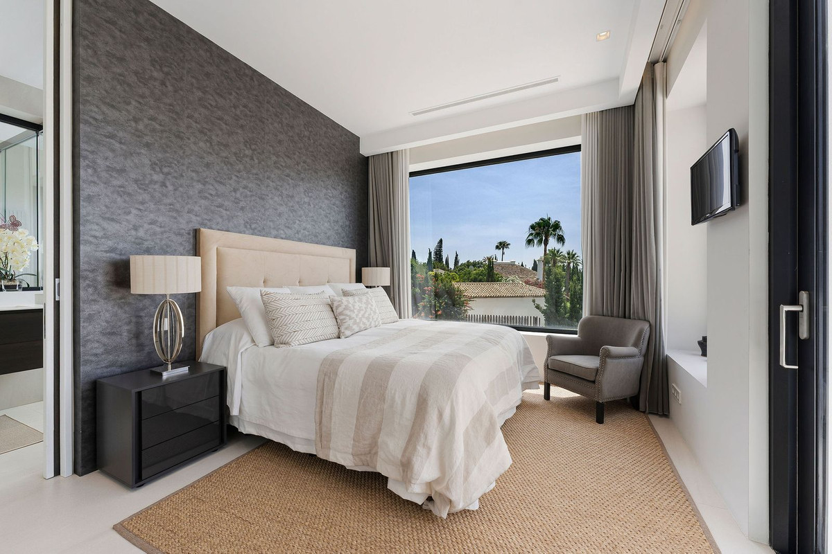 5 Bed Townhouse for sale in Nagüeles Costa Del Sol, Málaga, Spain