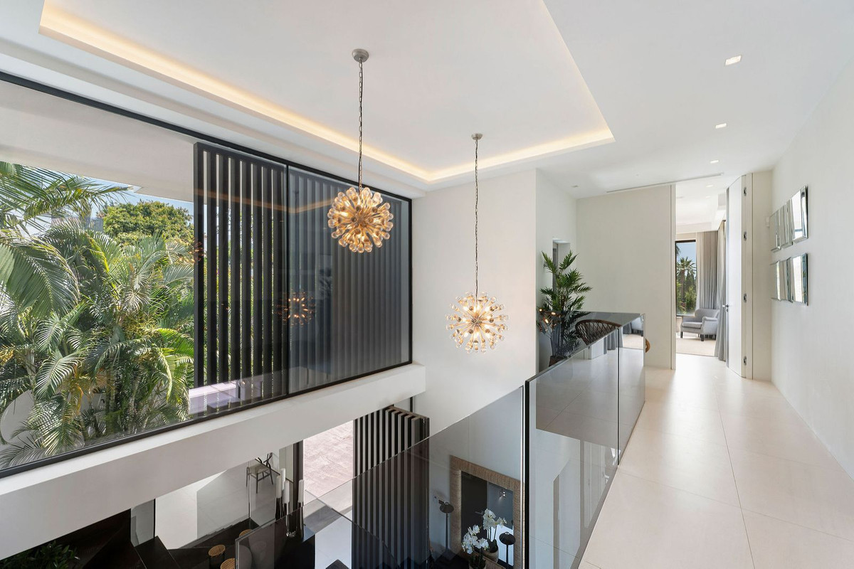 5 Bed Townhouse for sale in Nagüeles Costa Del Sol, Málaga, Spain