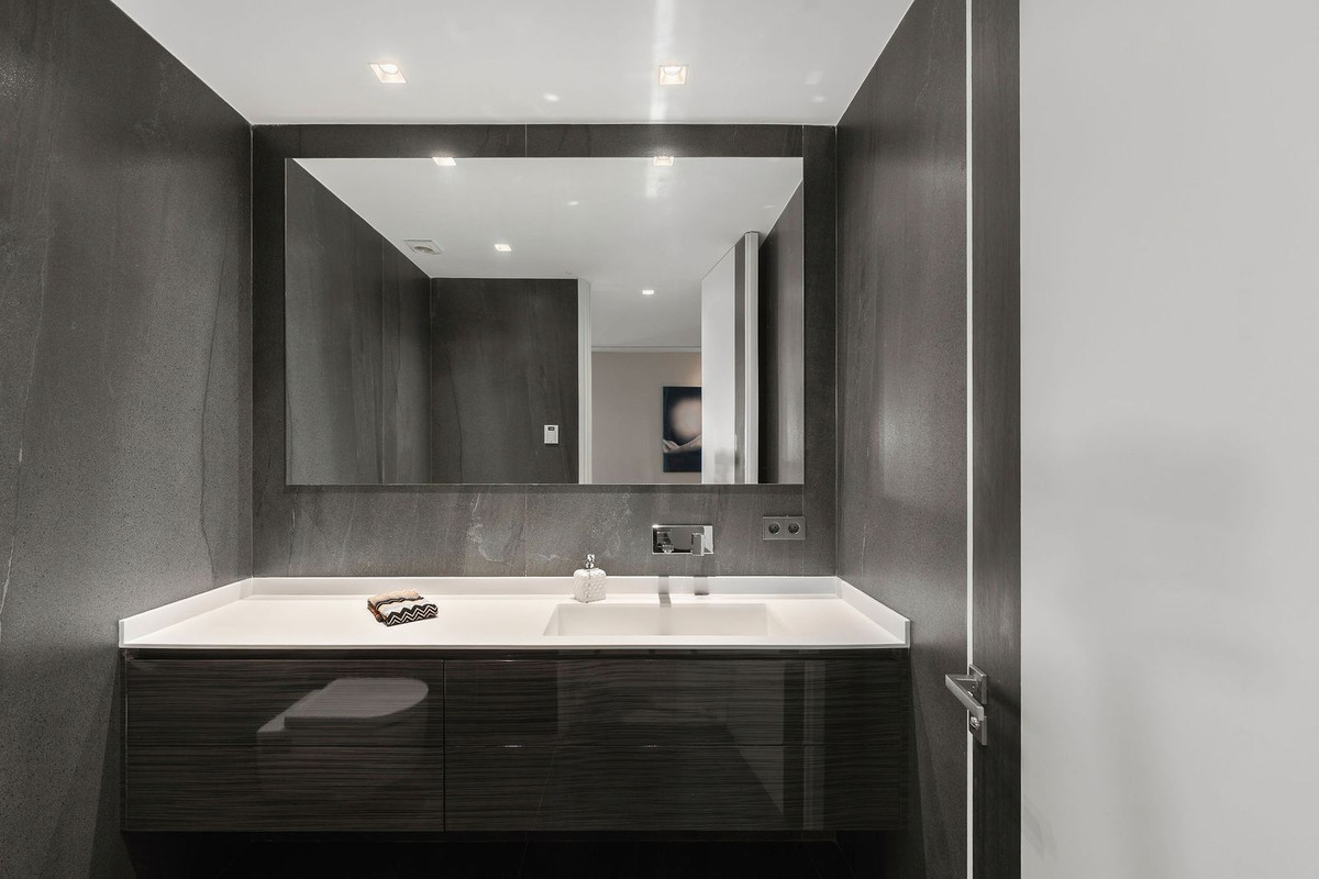 5 Bed Townhouse for sale in Nagüeles Costa Del Sol, Málaga, Spain