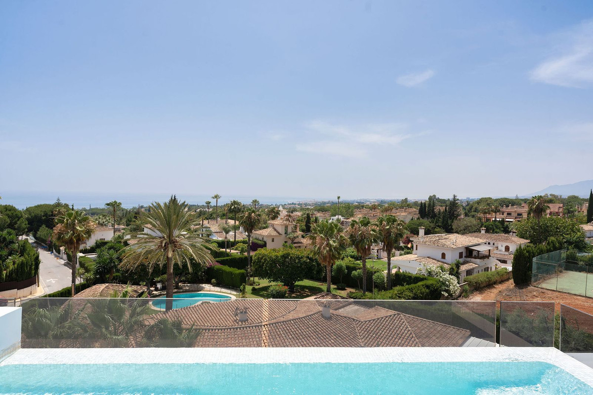 5 Bed Townhouse for sale in Nagüeles Costa Del Sol, Málaga, Spain