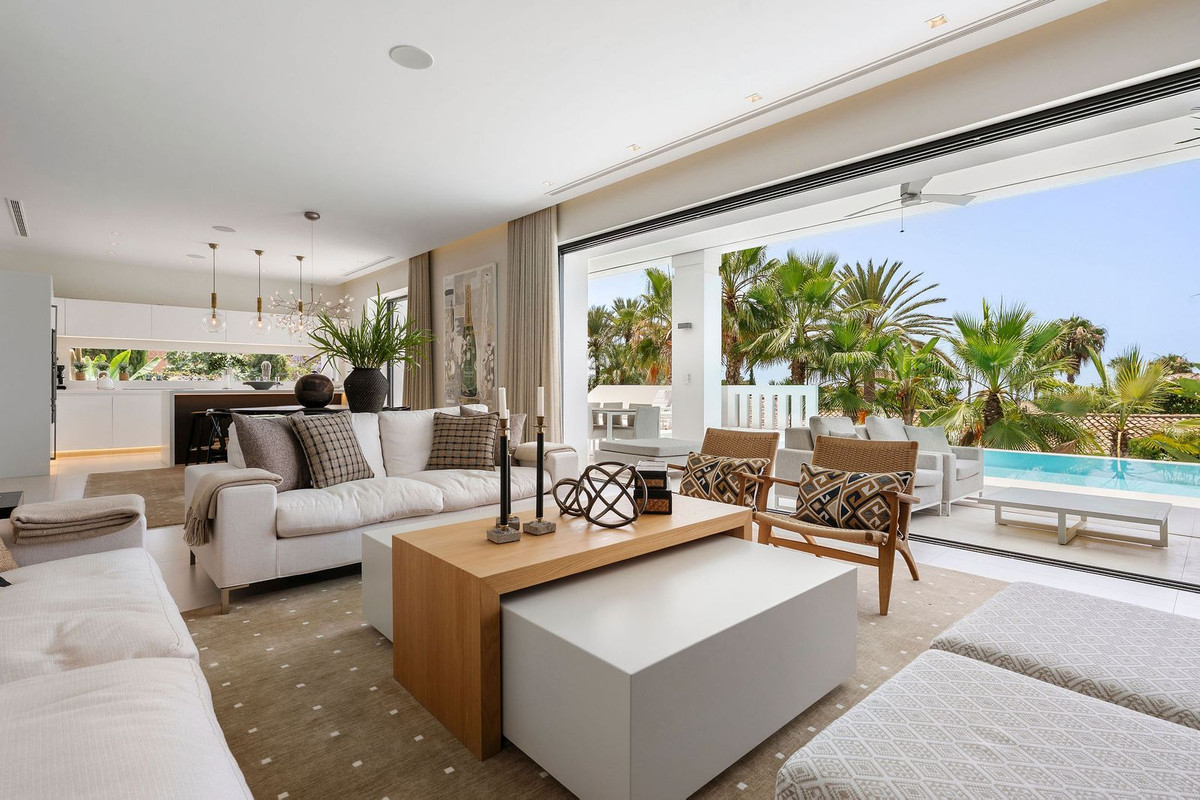 5 Bed Townhouse for sale in Nagüeles Costa Del Sol, Málaga, Spain