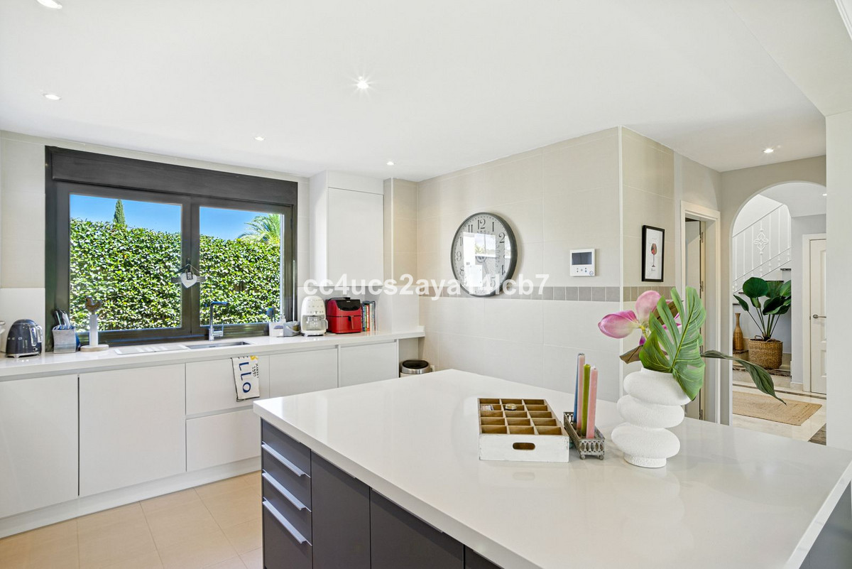 3 Bed Townhouse for sale in Estepona Costa Del Sol, Málaga, Spain