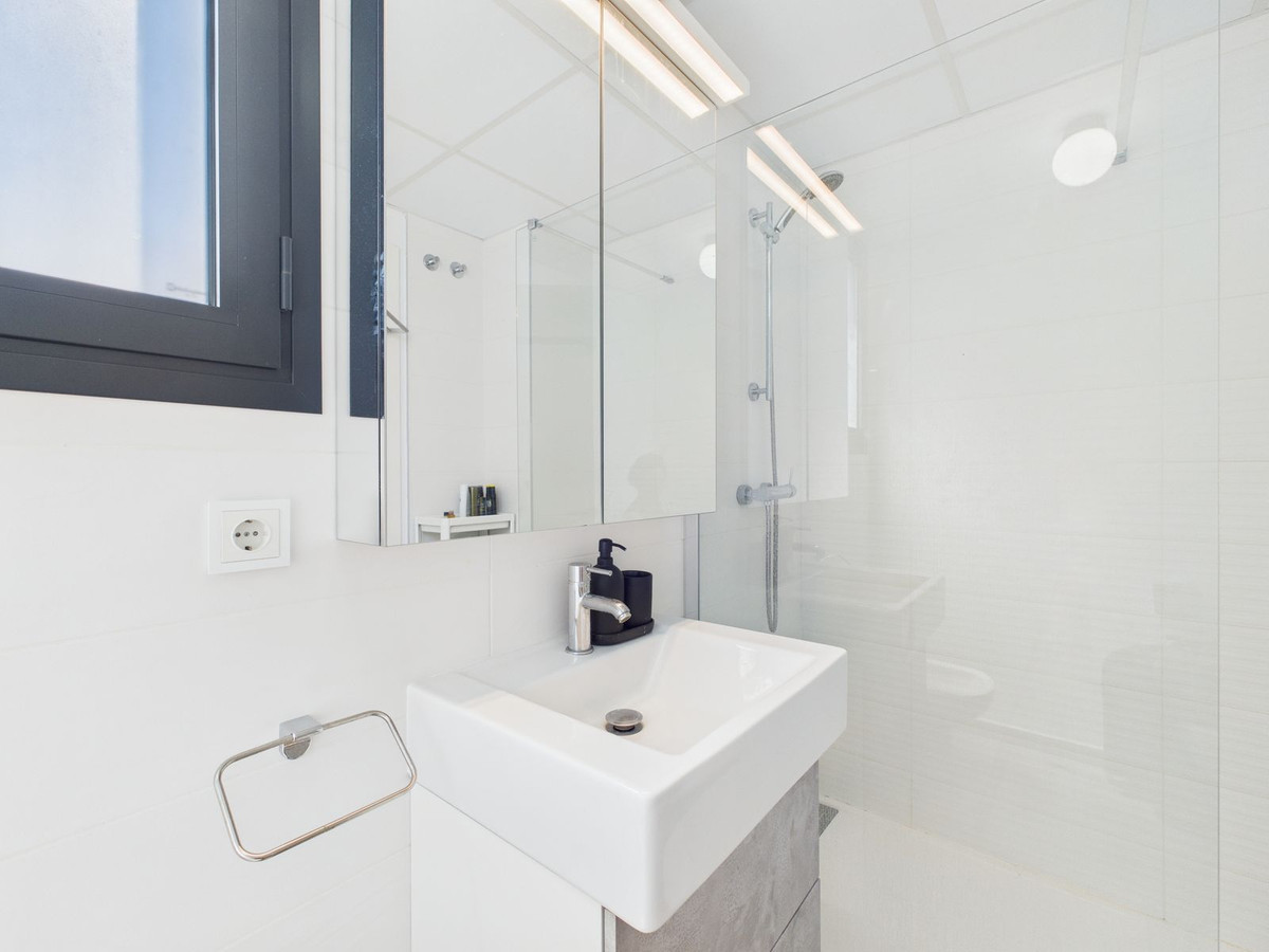 2 Bed Apartment for sale in Estepona Costa Del Sol, Málaga, Spain