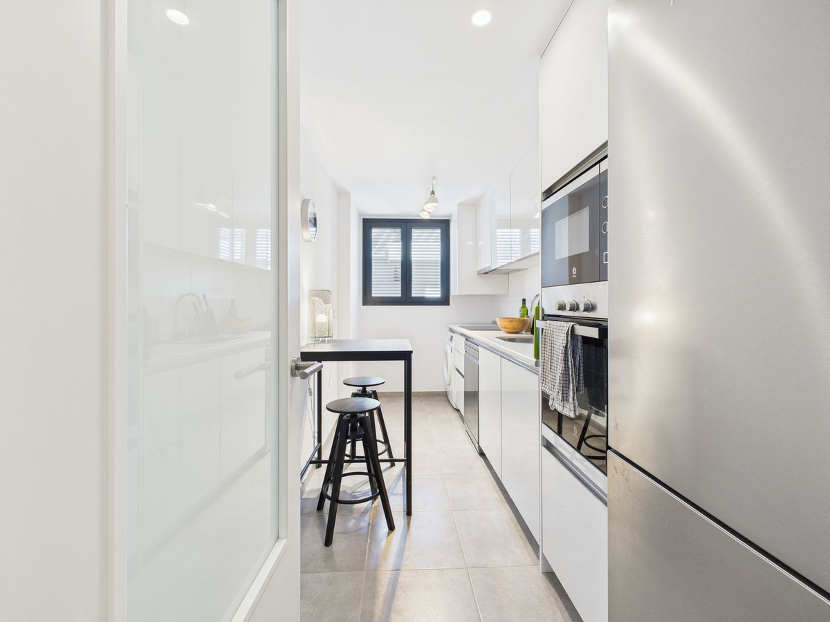 2 Bed Apartment for sale in Estepona Costa Del Sol, Málaga, Spain