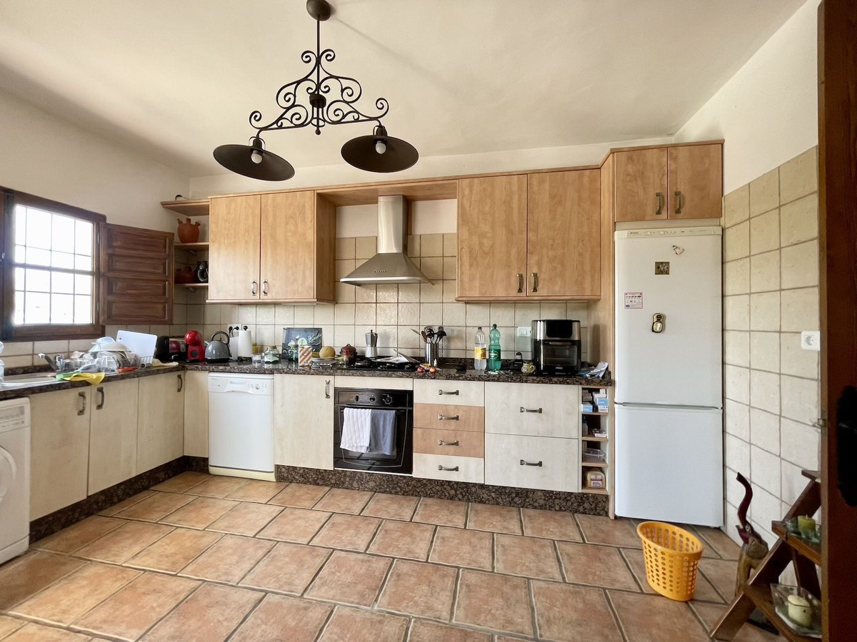3 Bed Townhouse for sale in Periana Costa Del Sol East, Málaga, Spain