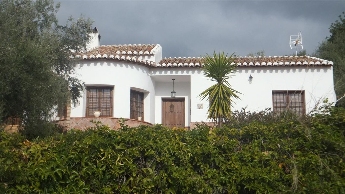 3 Bed Townhouse for sale in Periana Costa Del Sol East, Málaga, Spain