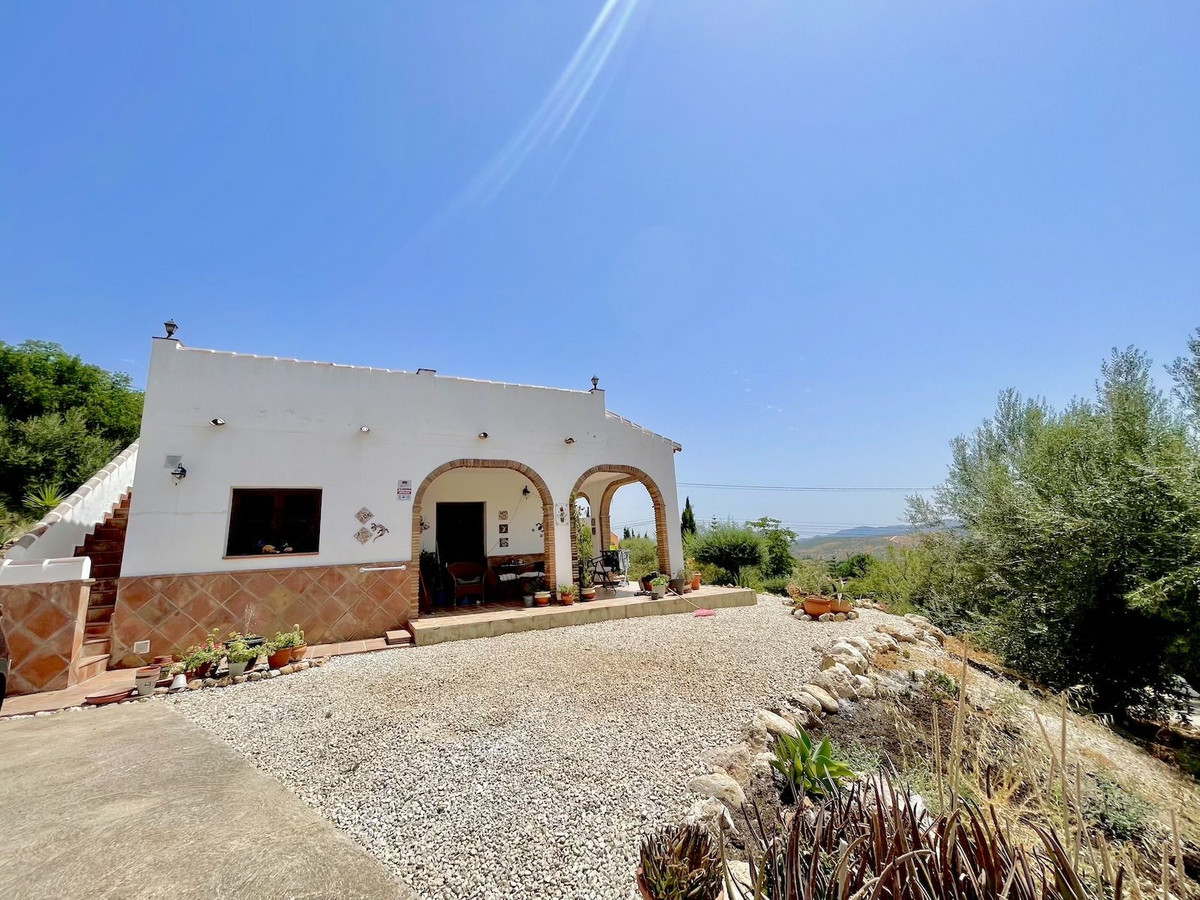 3 Bed Townhouse for sale in Periana Costa Del Sol East, Málaga, Spain