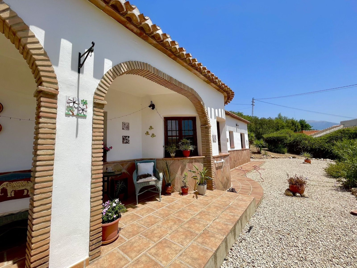 3 Bed Townhouse for sale in Periana Costa Del Sol East, Málaga, Spain
