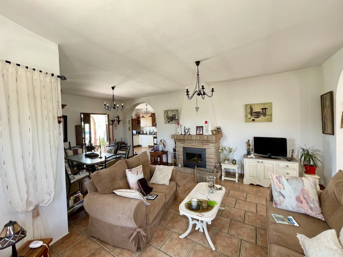 3 Bed Townhouse for sale in Periana Costa Del Sol East, Málaga, Spain