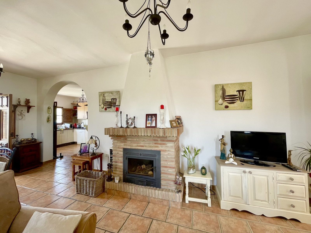 3 Bed Townhouse for sale in Periana Costa Del Sol East, Málaga, Spain