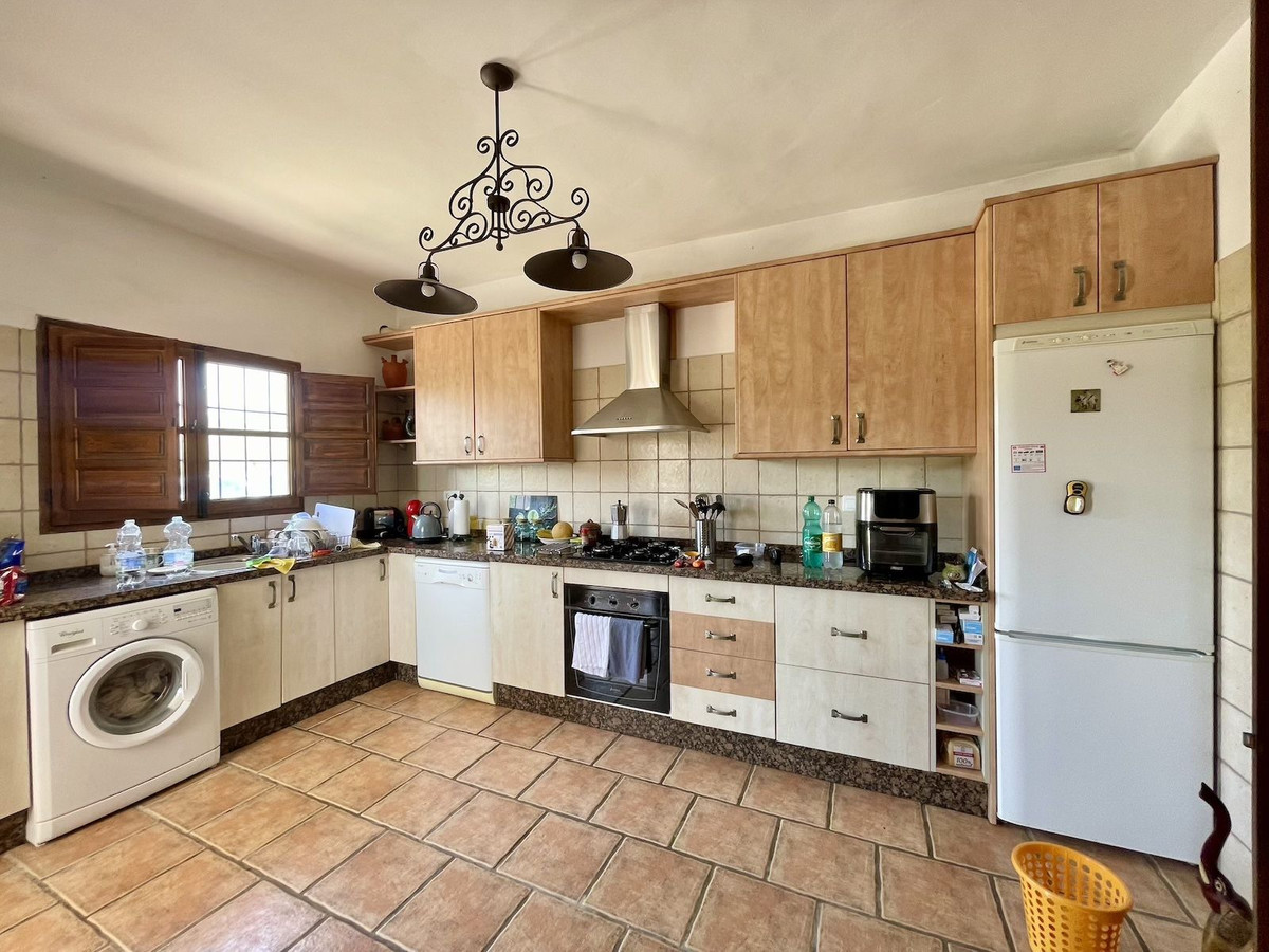 3 Bed Townhouse for sale in Periana Costa Del Sol East, Málaga, Spain