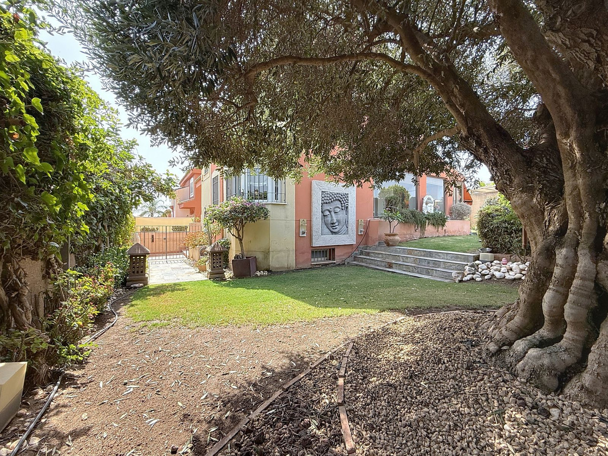 4 Bed Townhouse for sale in Torre Del Mar Costa Del Sol East, Málaga, Spain