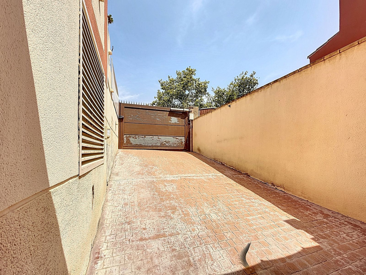 4 Bed Townhouse for sale in Torre Del Mar Costa Del Sol East, Málaga, Spain