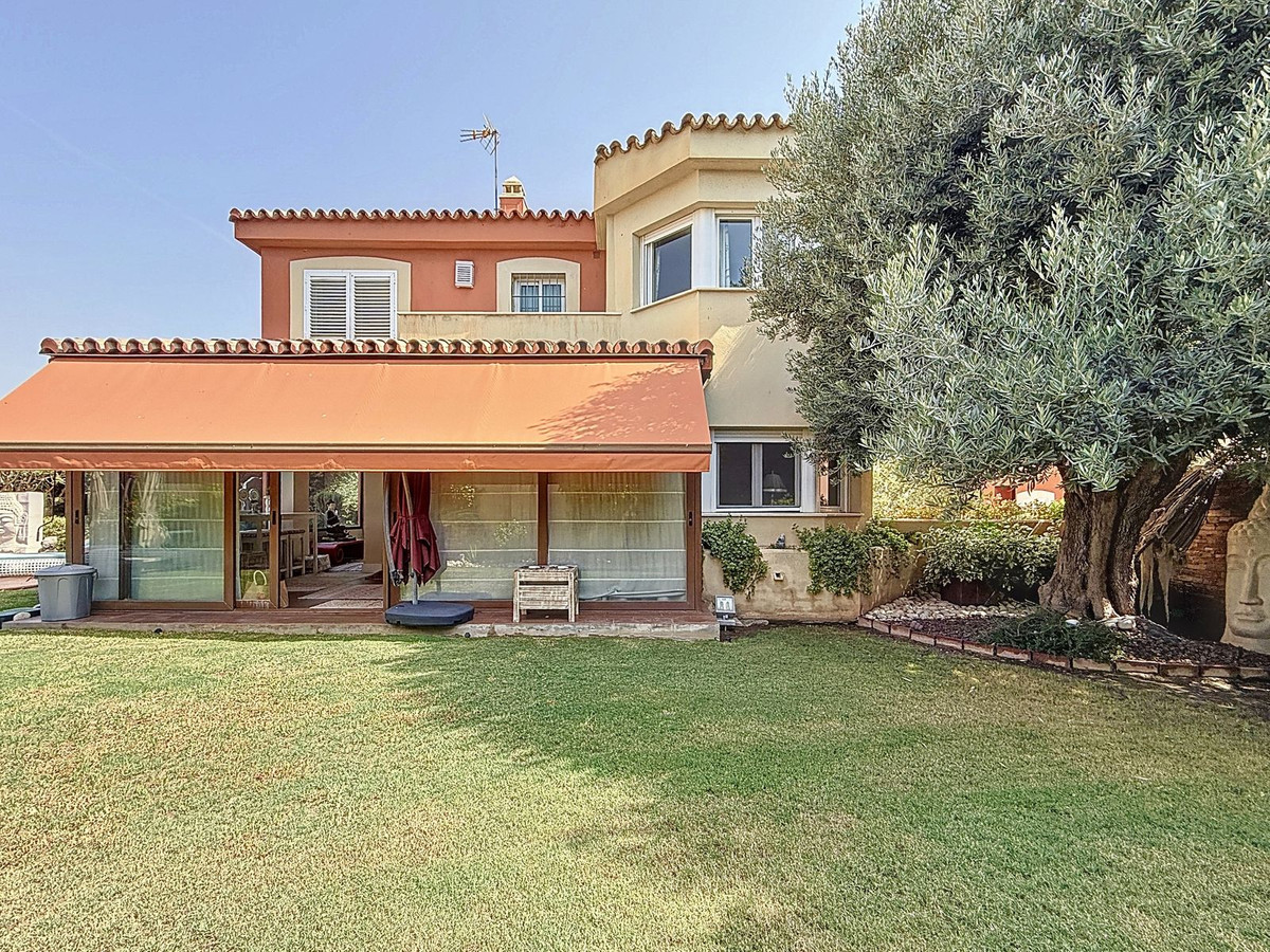 4 Bed Townhouse for sale in Torre Del Mar Costa Del Sol East, Málaga, Spain