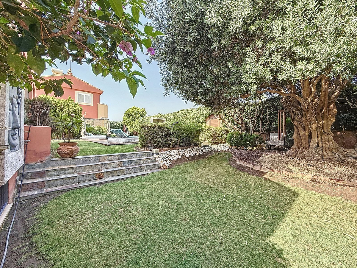 4 Bed Townhouse for sale in Torre Del Mar Costa Del Sol East, Málaga, Spain