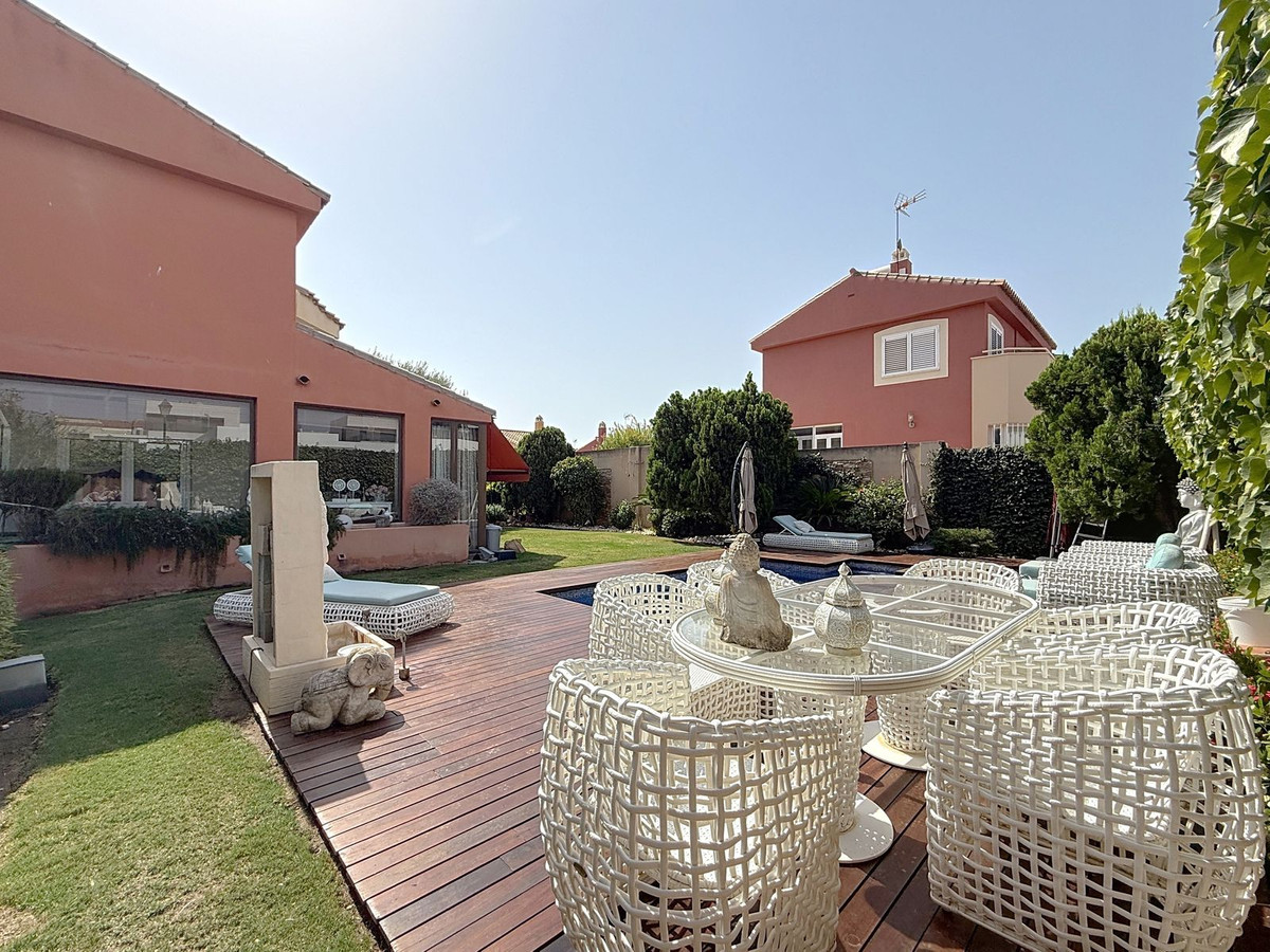 4 Bed Townhouse for sale in Torre Del Mar Costa Del Sol East, Málaga, Spain