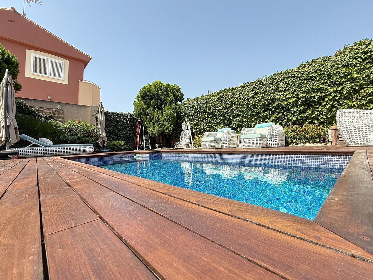 4 Bed Townhouse for sale in Torre Del Mar Costa Del Sol East, Málaga, Spain