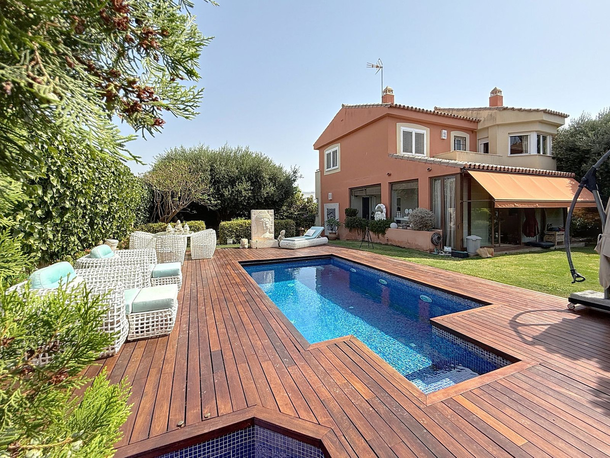 4 Bed Townhouse for sale in Torre Del Mar Costa Del Sol East, Málaga, Spain
