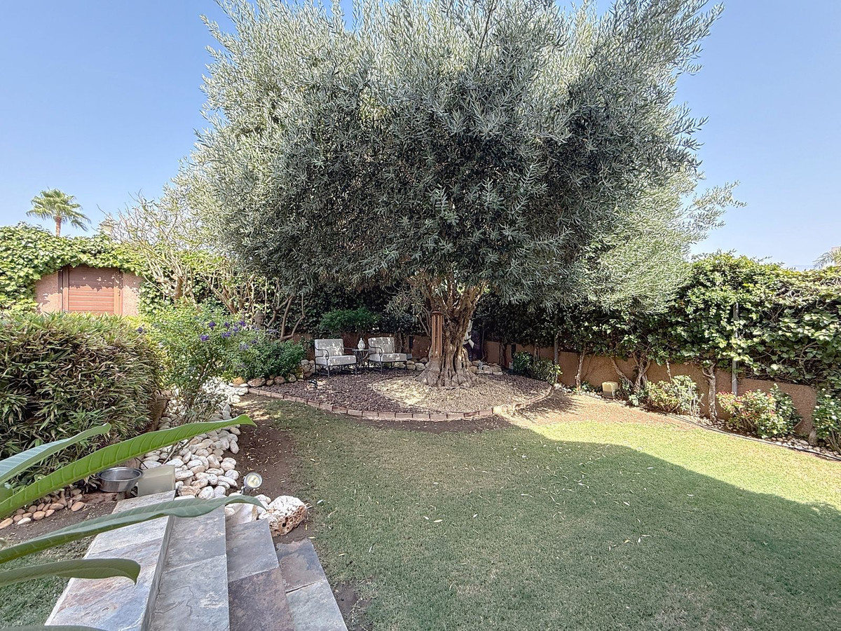 4 Bed Townhouse for sale in Torre Del Mar Costa Del Sol East, Málaga, Spain