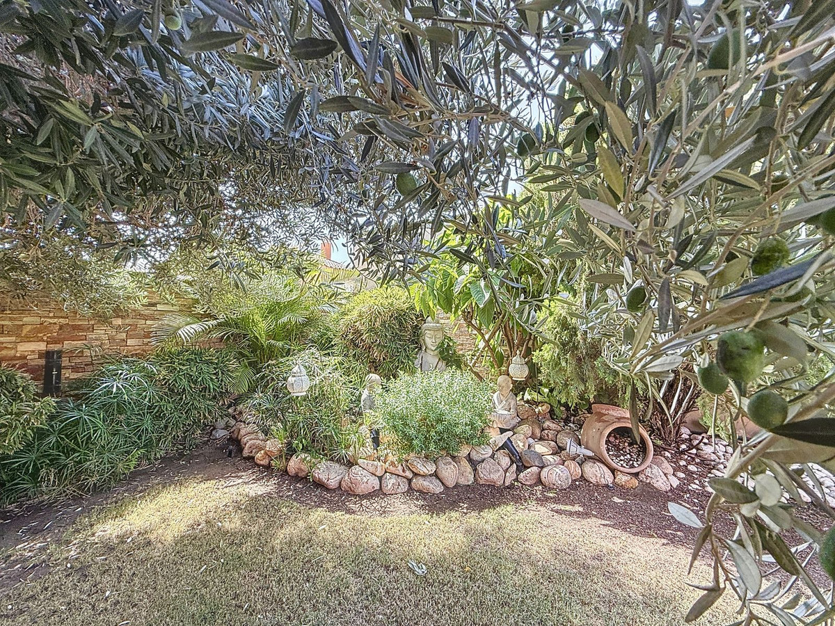 4 Bed Townhouse for sale in Torre Del Mar Costa Del Sol East, Málaga, Spain