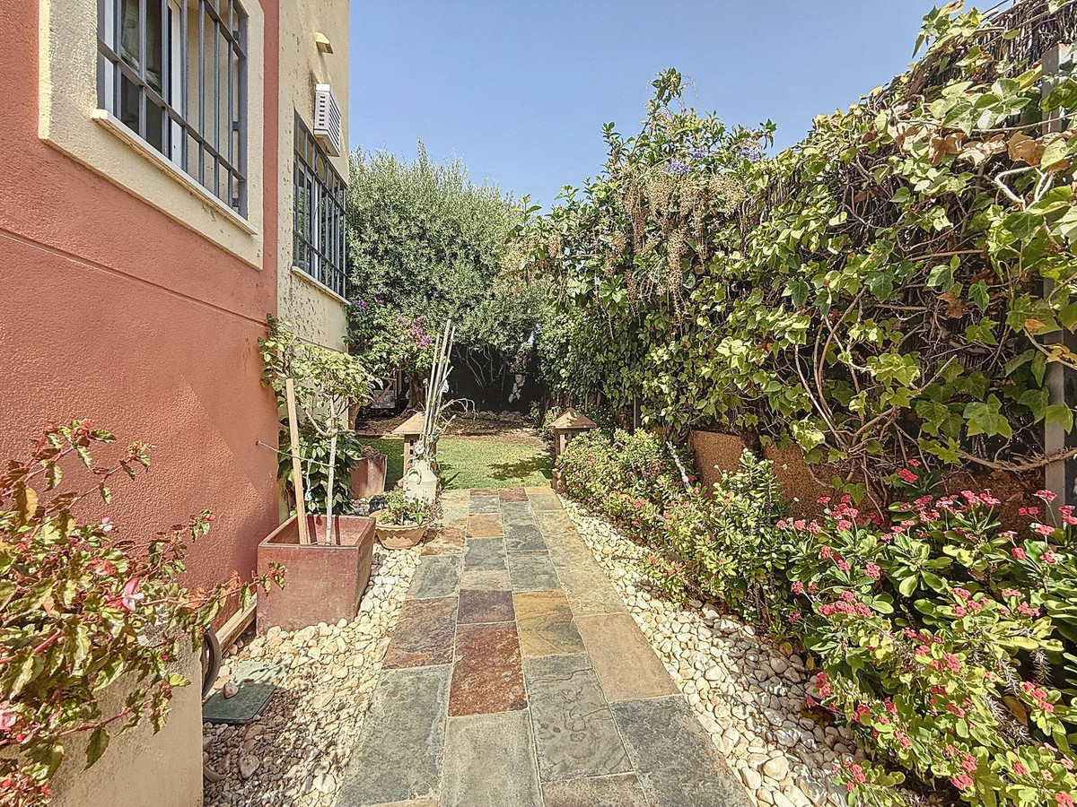 4 Bed Townhouse for sale in Torre Del Mar Costa Del Sol East, Málaga, Spain