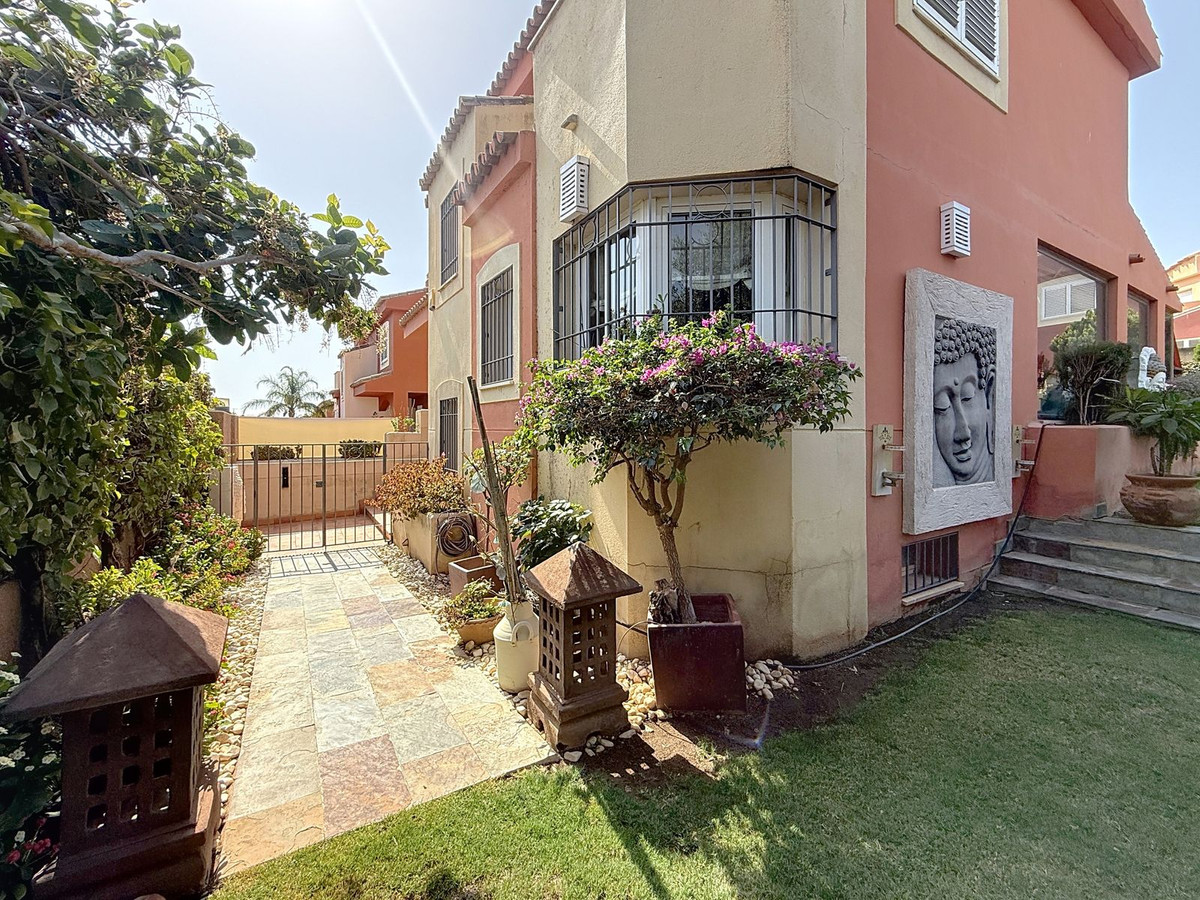 4 Bed Townhouse for sale in Torre Del Mar Costa Del Sol East, Málaga, Spain