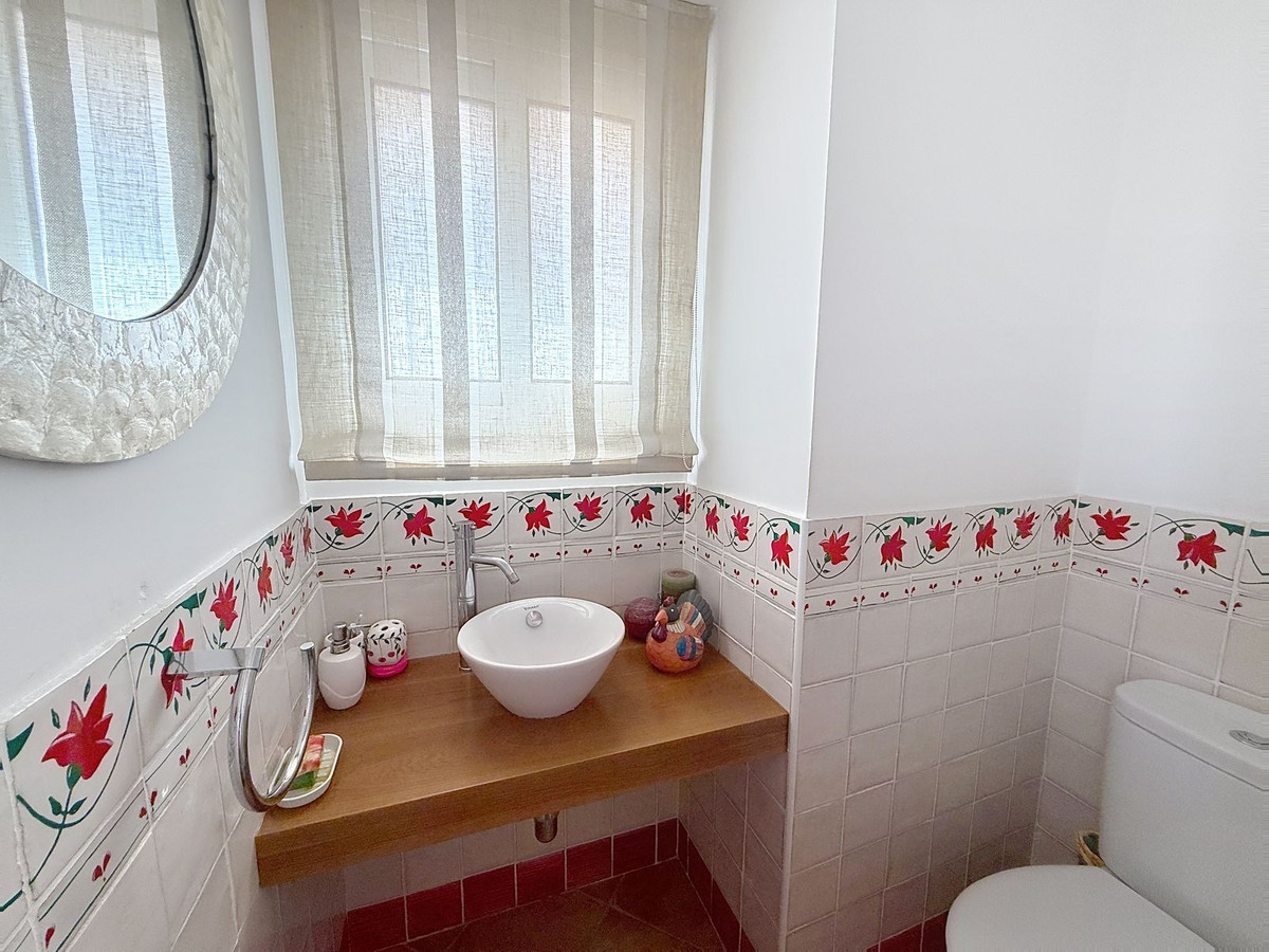 4 Bed Townhouse for sale in Torre Del Mar Costa Del Sol East, Málaga, Spain