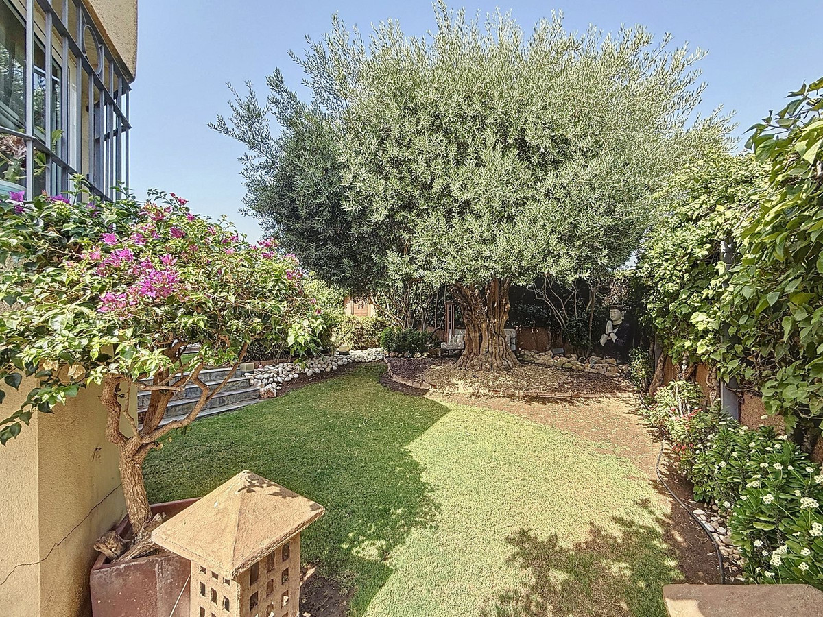 4 Bed Townhouse for sale in Torre Del Mar Costa Del Sol East, Málaga, Spain