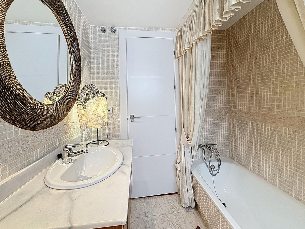 4 Bed Townhouse for sale in Torre Del Mar Costa Del Sol East, Málaga, Spain