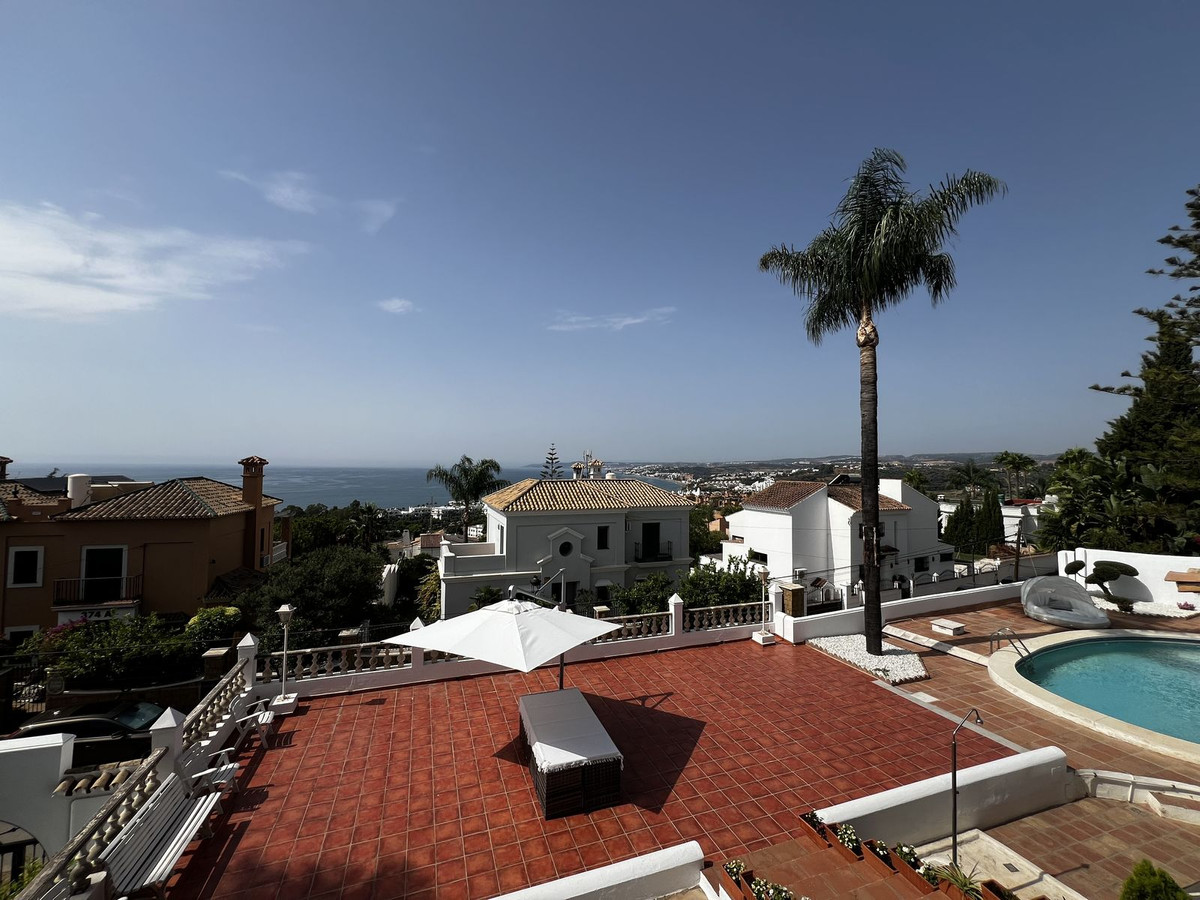 5 Bed Townhouse for sale in Estepona Costa Del Sol, Málaga, Spain