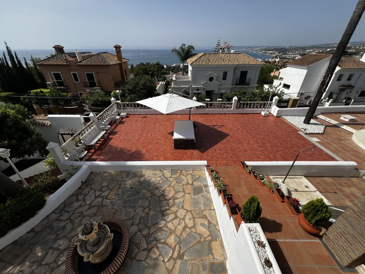 5 Bed Townhouse for sale in Estepona Costa Del Sol, Málaga, Spain