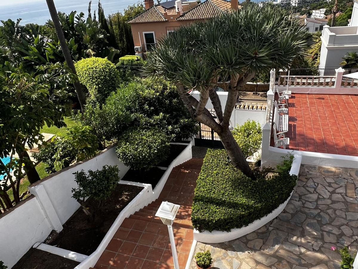 5 Bed Townhouse for sale in Estepona Costa Del Sol, Málaga, Spain