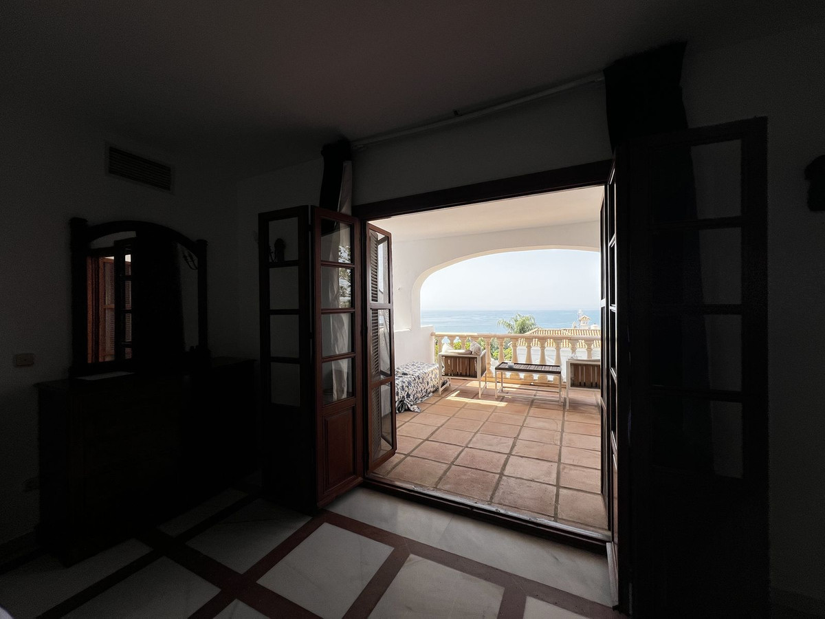 5 Bed Townhouse for sale in Estepona Costa Del Sol, Málaga, Spain