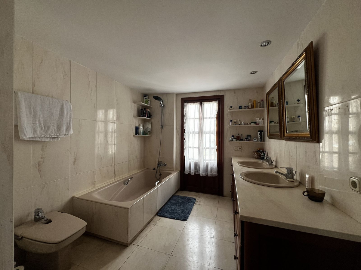 5 Bed Townhouse for sale in Estepona Costa Del Sol, Málaga, Spain