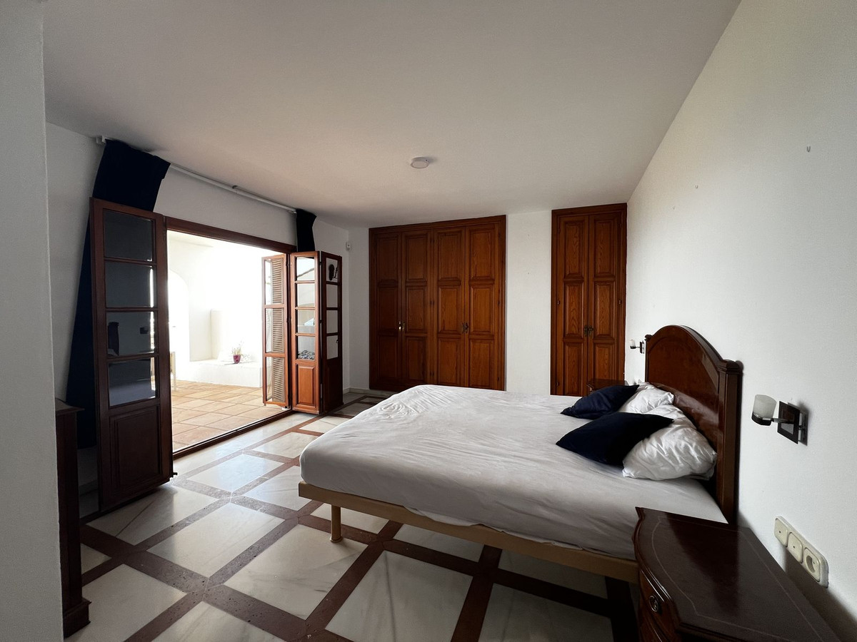 5 Bed Townhouse for sale in Estepona Costa Del Sol, Málaga, Spain